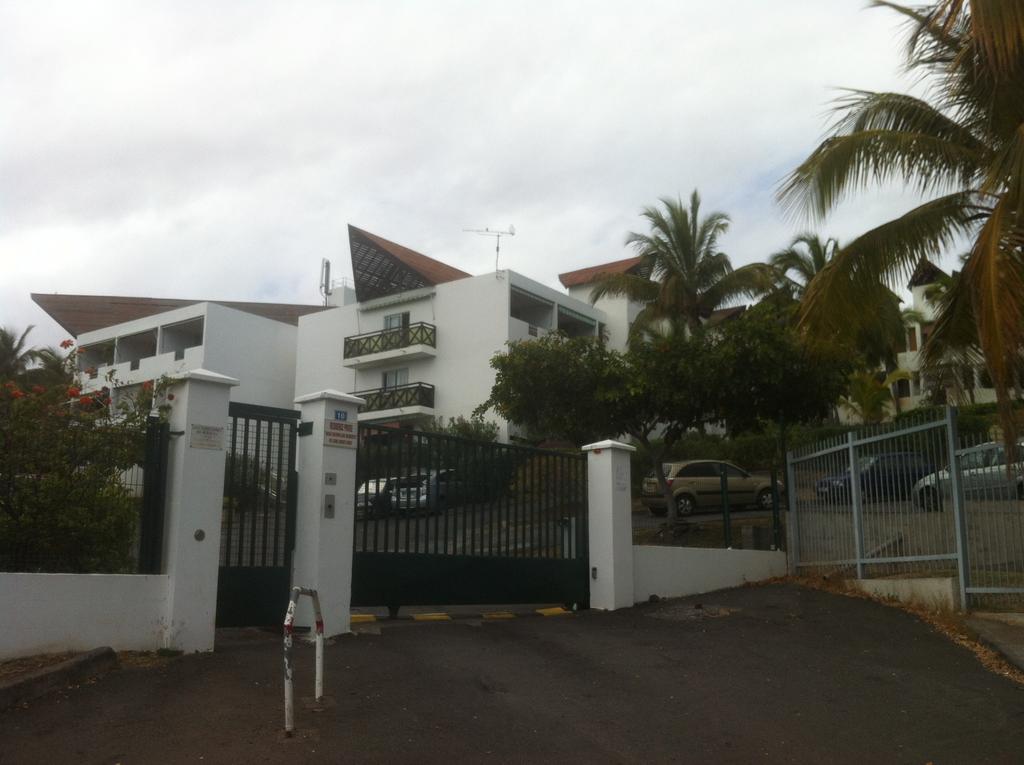 A Deux Pas De L'Ocean Apartment Saint-Gilles Les Bains Exterior photo